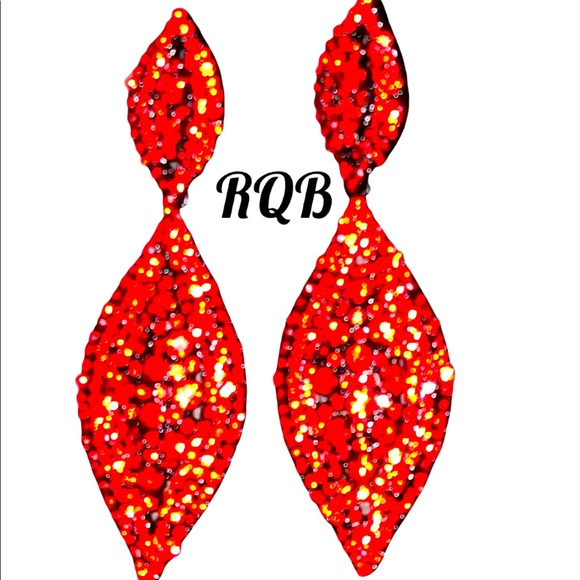 Red Crystal Dangle Pierced Pageant earrings - Picture 1 of 3